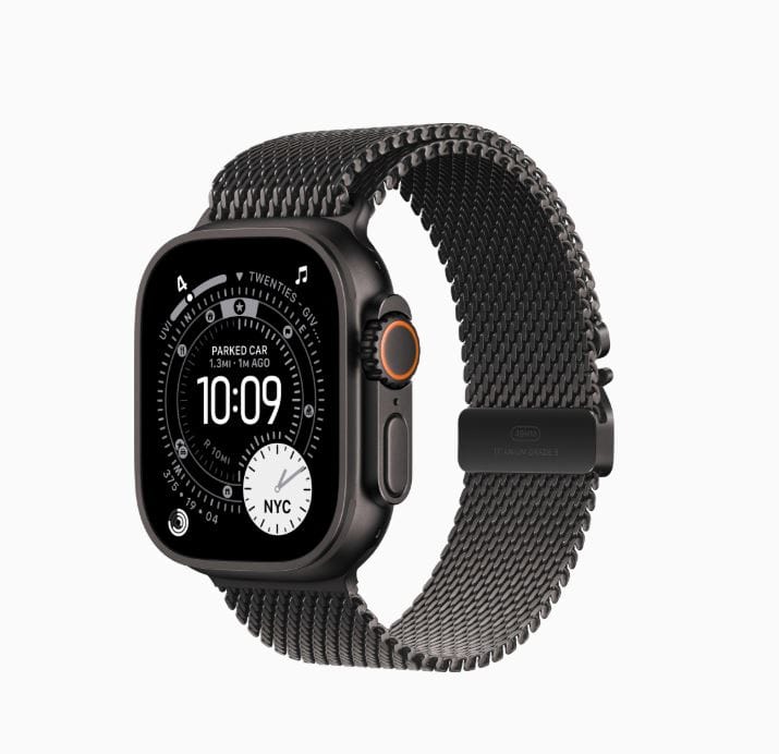 مواصفات ساعة Apple Watch Ultra 3 باللون الأسود بسوار شبكي داكن